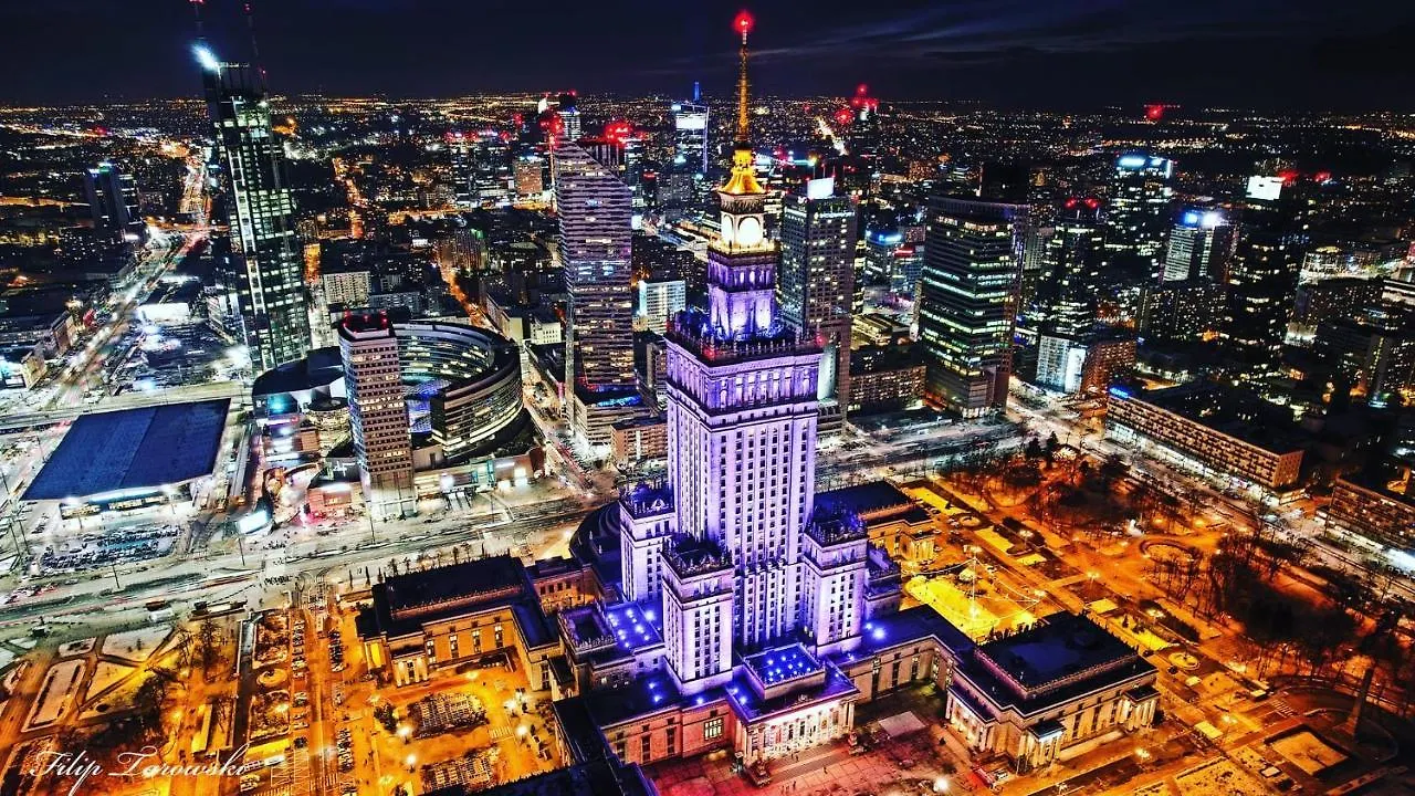 Super Beauty Metro Wifi 65'Tv Netflix Hbo Appletv+ Apartment Warsaw