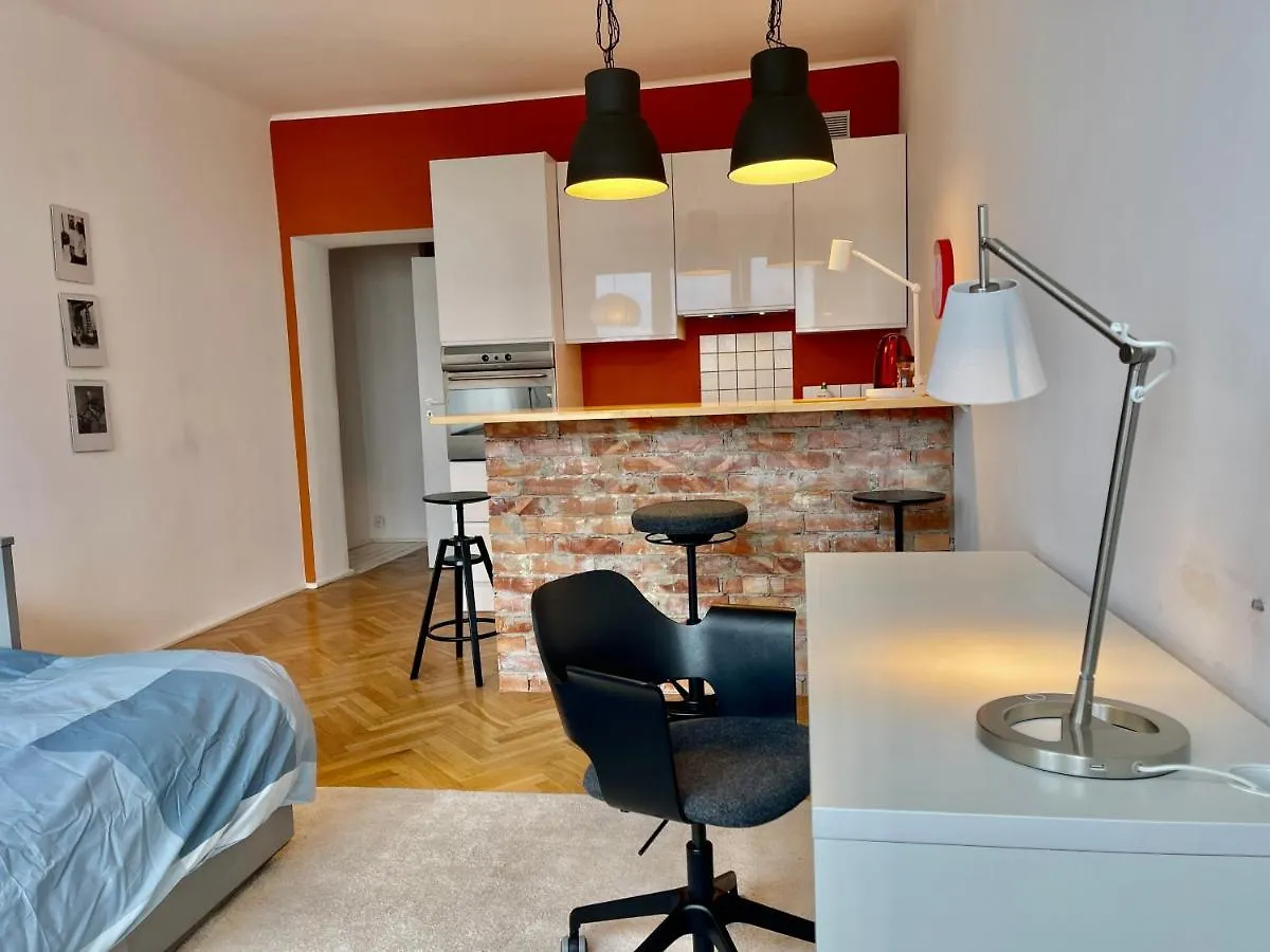 Super Beauty Metro Wifi 65'Tv Netflix Hbo Appletv+ Apartment Warsaw