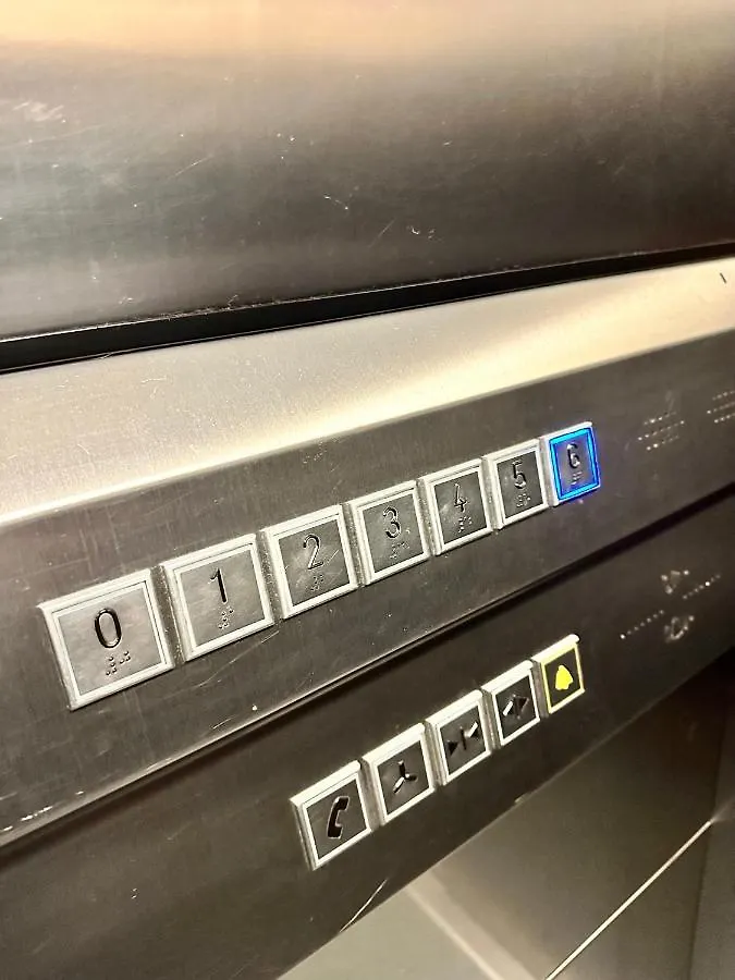 Super Beauty Metro Wifi 65'Tv Netflix Hbo Appletv+ Apartment Warsaw