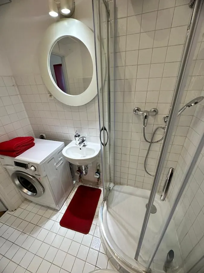 Super Beauty Metro Wifi 65'Tv Netflix Hbo Appletv+ Apartment Warsaw Poland