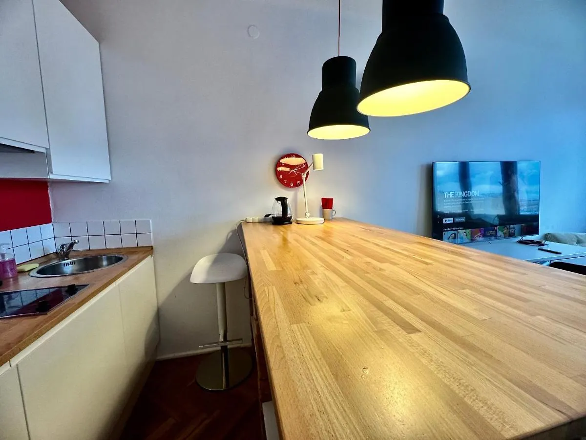 Super Beauty Metro Wifi 65'Tv Netflix Hbo Appletv+ Apartment Warsaw